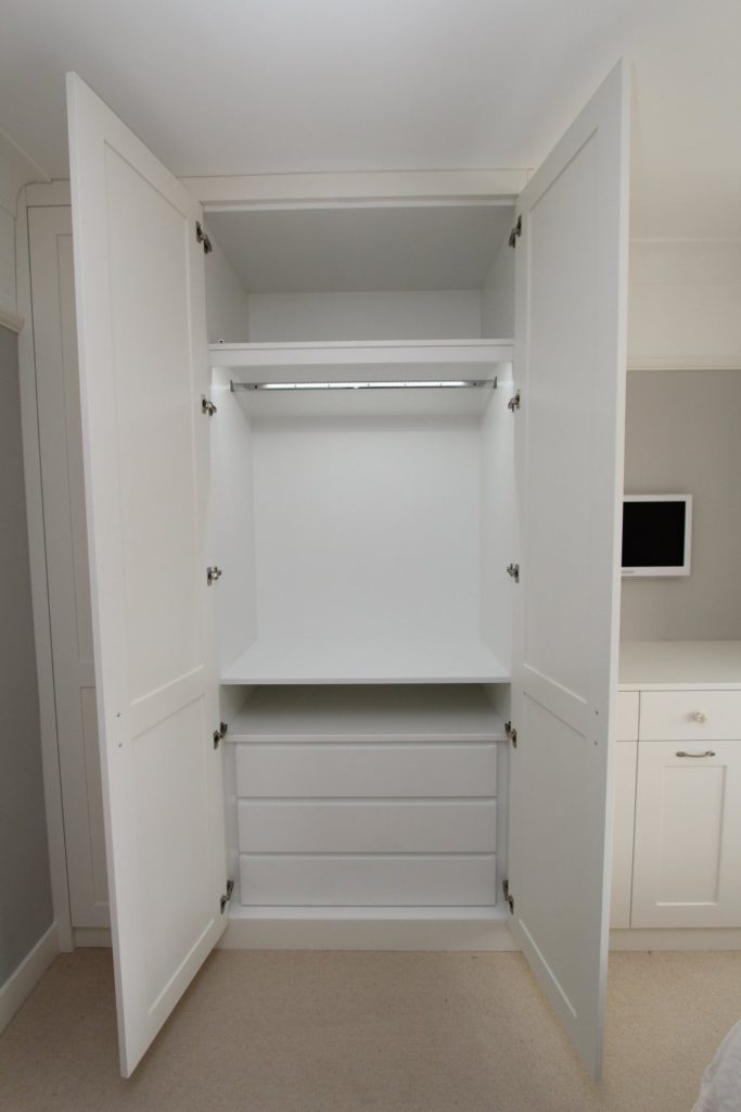 Shaker wardrobe with matt white interior and drawers, Enfield EN2